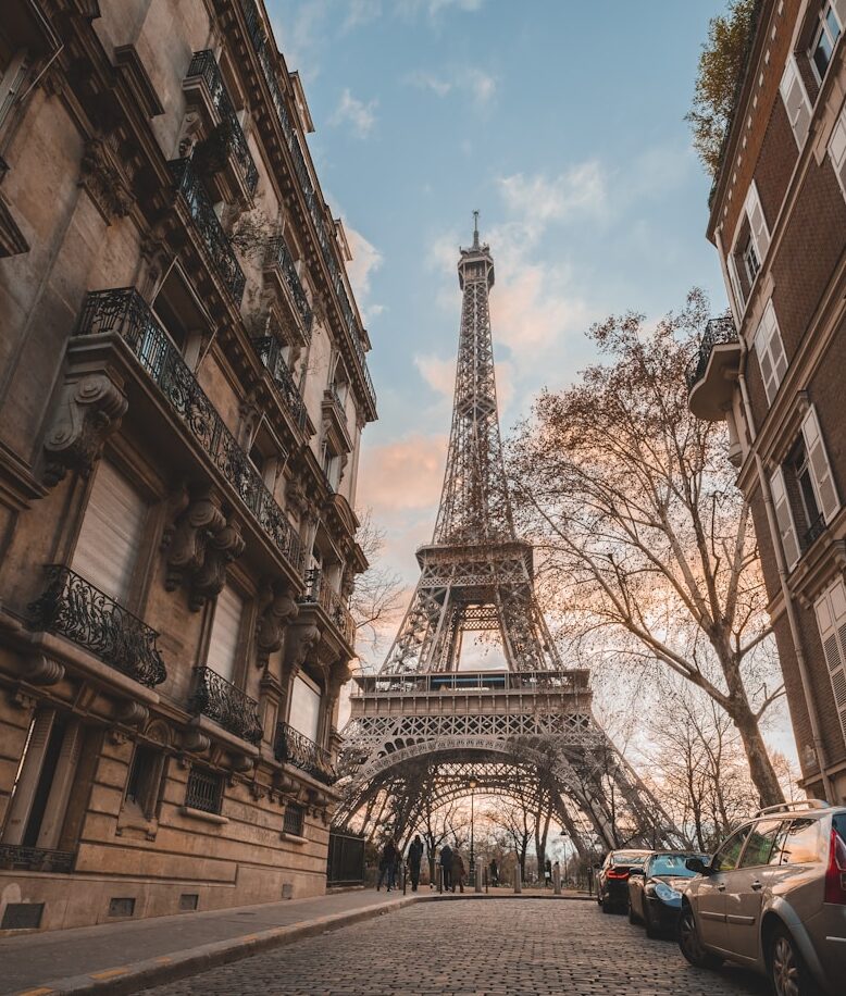 Eiffel Tower under blue sky during daytime